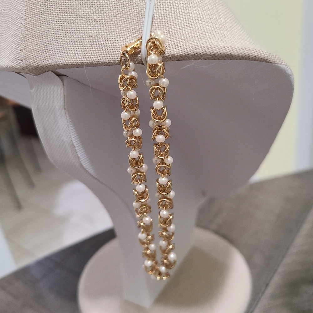 Faux Pearls Goldtone Weaved Link 7 inch clasp bracelet